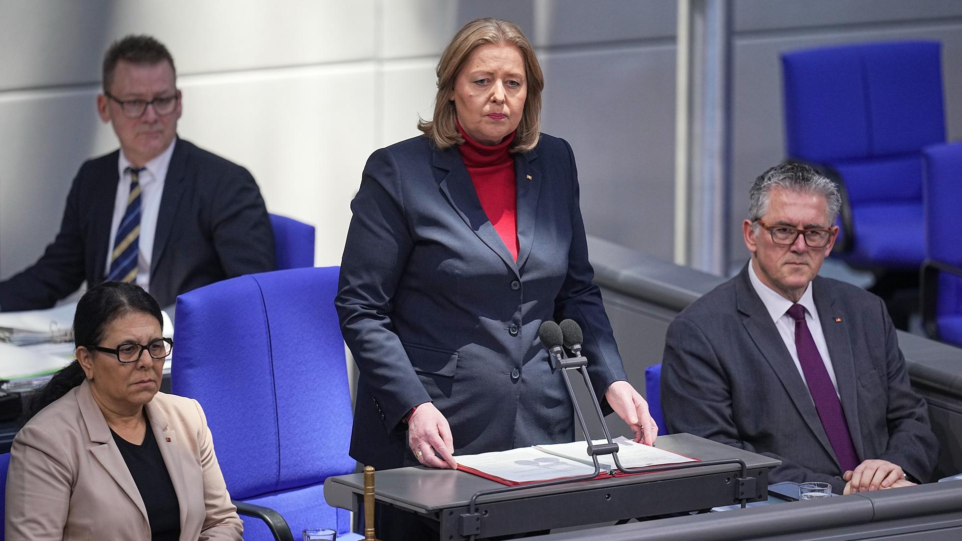 Das Foto zeigt die Präsidentin vom Bundestag, Bärbel Bas.Sie fordert mehr Respekt und Fairness. 