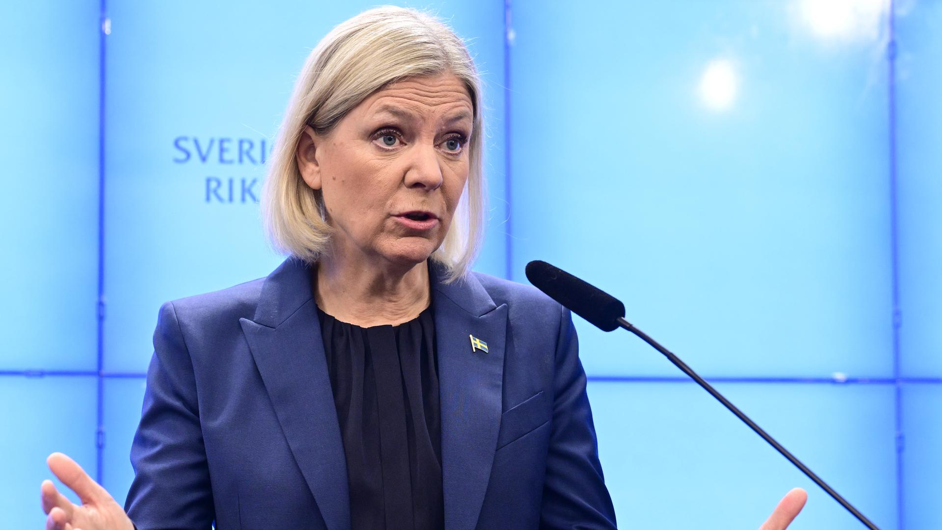 Die sozialdemokratische Parteivorsitzende Magdalena Andersson spricht in schwedischen Parlament. Die sozialdemokratische Parteivorsitzende Magdalena Andersson spricht in schwedischen Parlament.