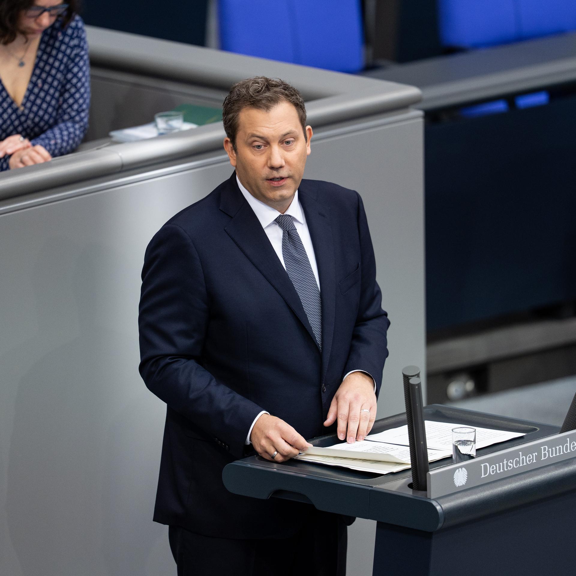 Finanzminister Lars Klingbeil stellt den Haushaltsentwurf 2027 vor.