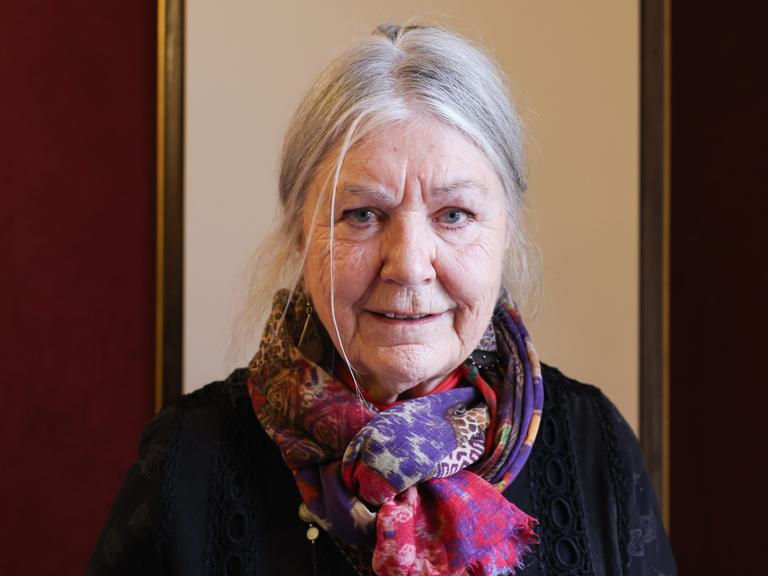 Helga Schubert blickt in die Kamera