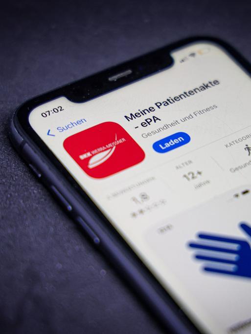Die elektronische Patientenakte auf einem I-Phone zu sehen. 