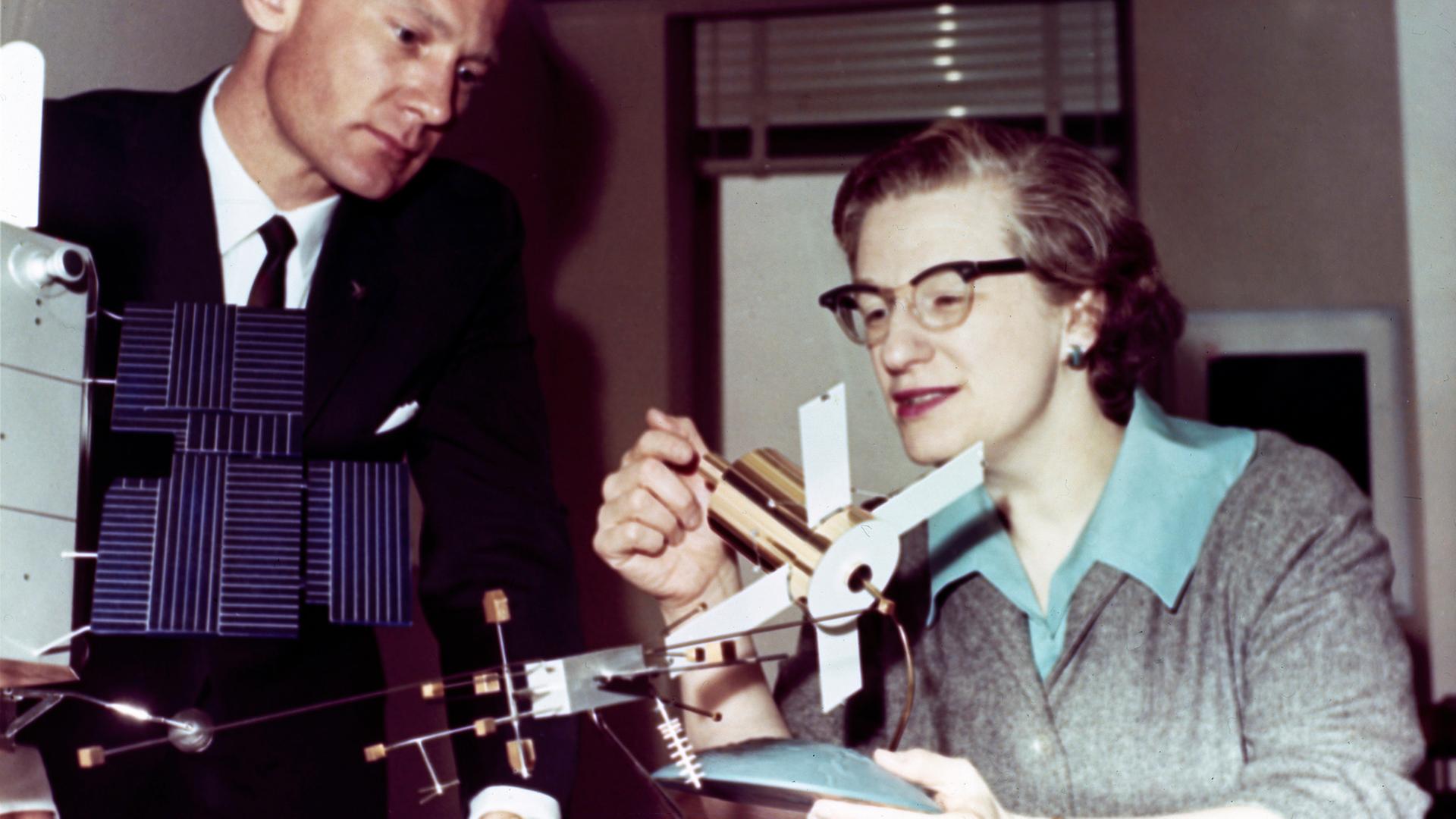 Nancy Grace Roman hier mit Buzz Aldrin, dem zweiten Menschen auf dem Mond, war in den 1960er-Jahren die erste Chefastronomin der NASA – aber erst kürzlich wurde ein künftiges Weltraumteleskop nach ihr benannt