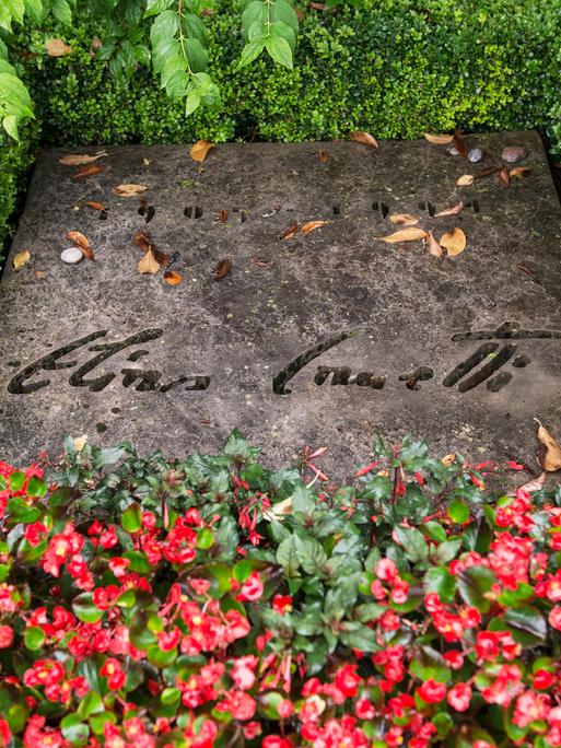 Das Grab des Schriftstellers Elias Canetti auf dem Friedhof Fluntern, am 23. Juli 2014 in Zuerich.