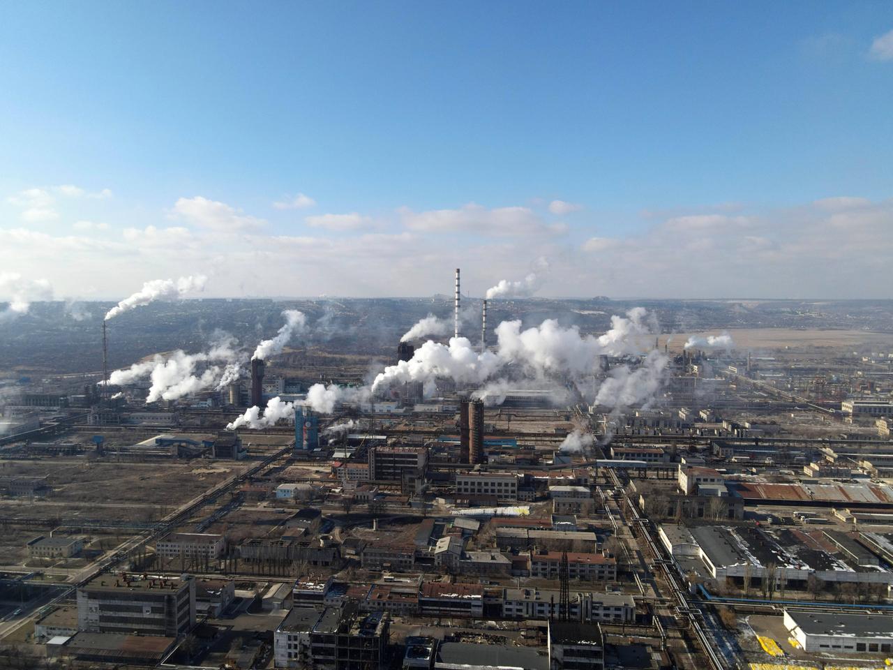 Das Chemiewerk Azot bei Sjewjerodonezk aus der Luft gesehen.