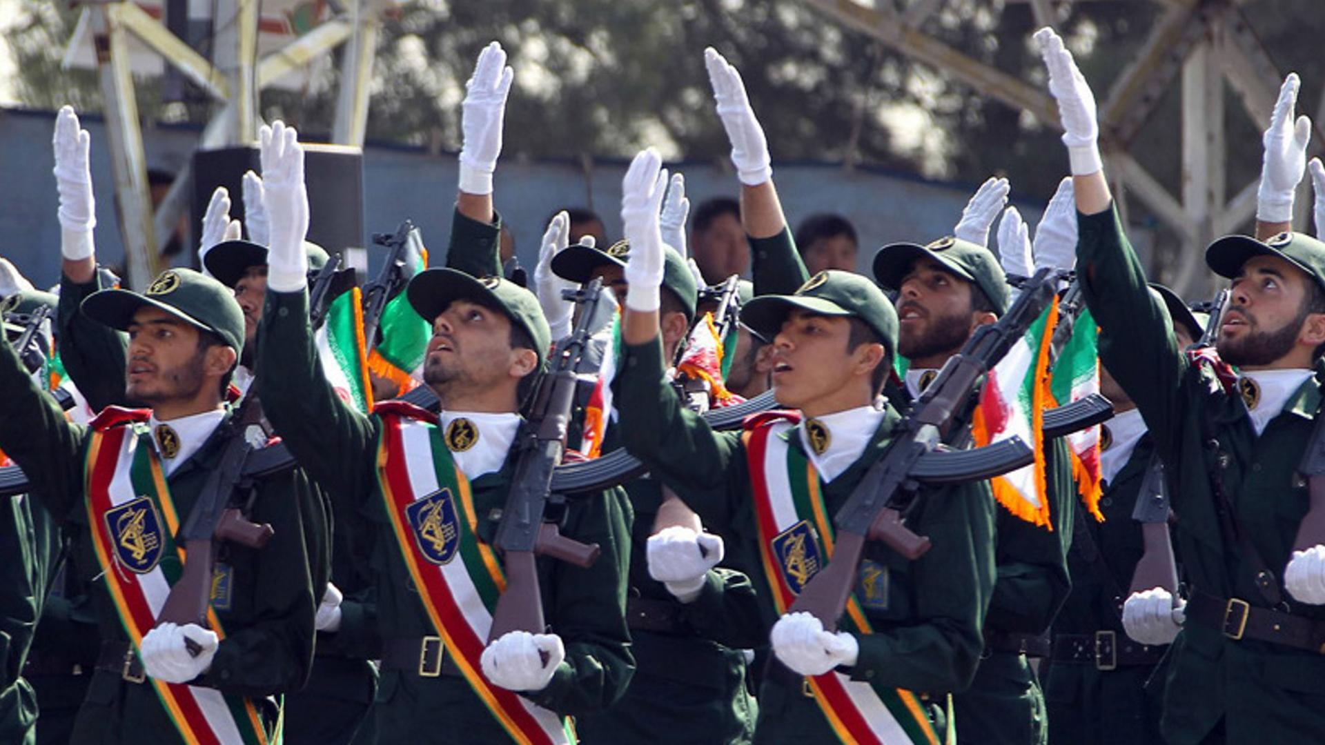Das Bild zegt eine Militärparade der Iranischen Revolutionsgarden