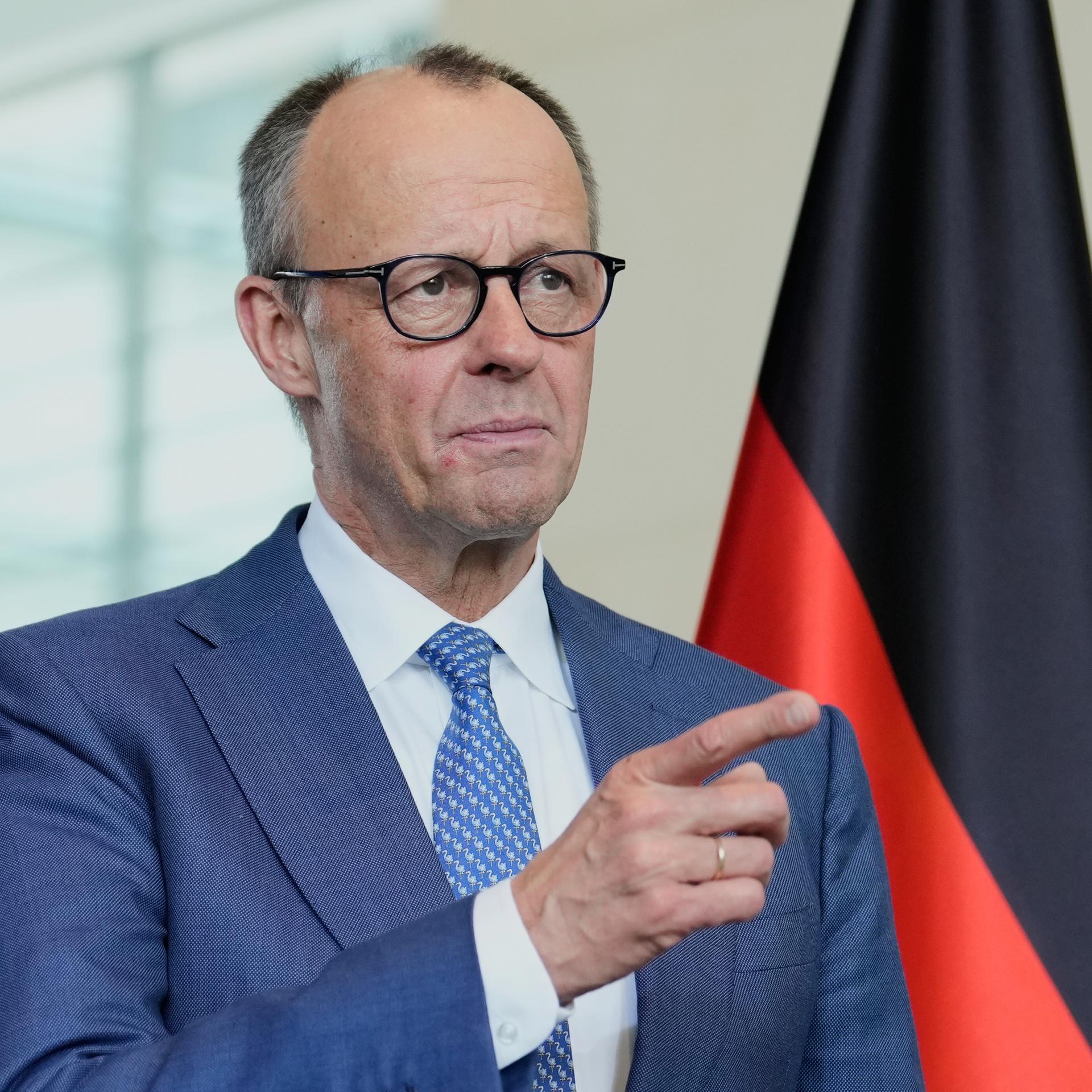 Bundeskanzler Merz äußert sich bei einer Pressekonferenz mit dem Ministerpräsidenten von Tschechien, Babis, nach ihrem Gespräch im Bundeskanzleramt.