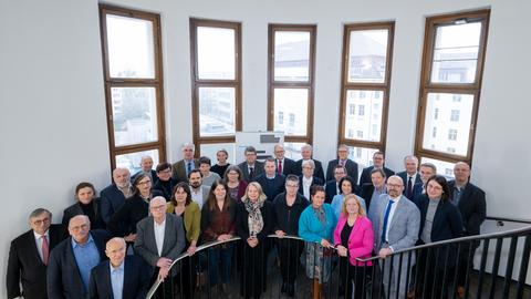 Gruppenfoto der Mitglieder des Deutschlandradio-Hörfunkrates bei der konstituierenden Sitzung am 11.01.2024 in Berlin