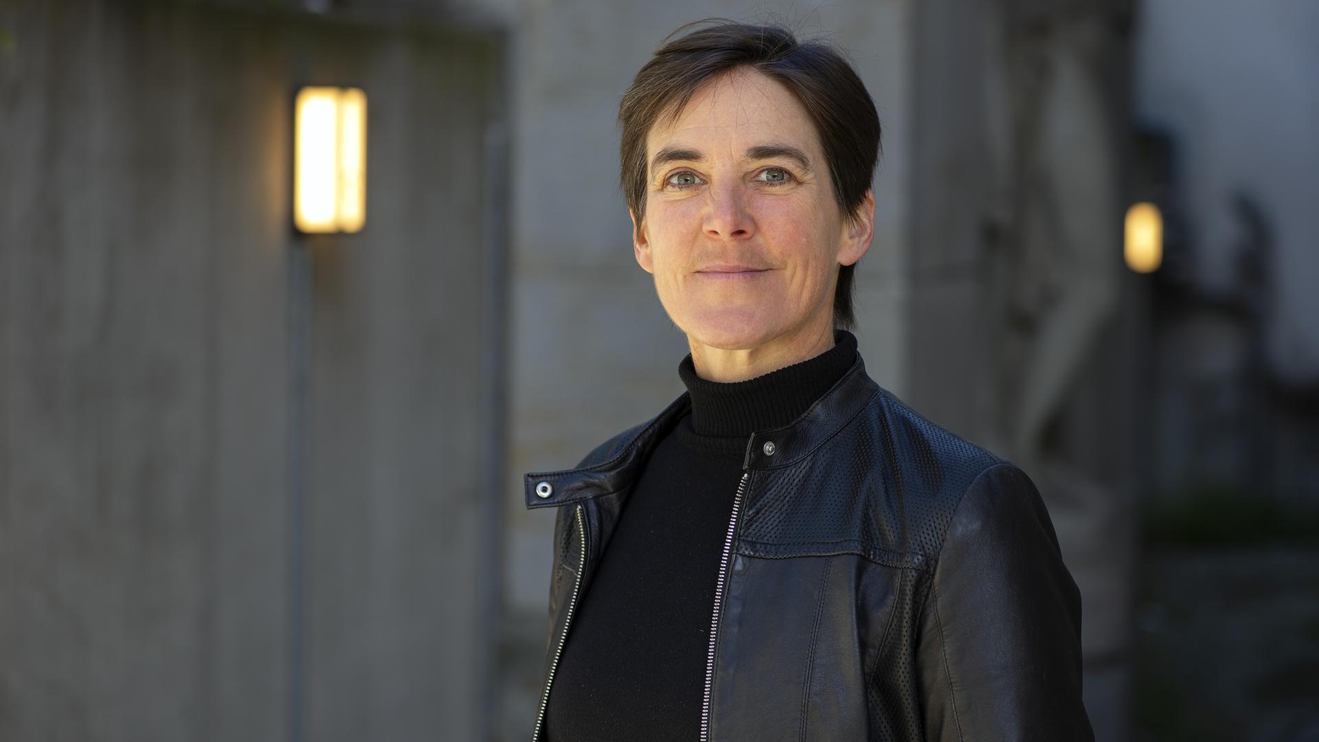 Porträt der belgischen Autorin und Journalistin Gaea Schoeters. Porträt der belgischen Autorin und Journalistin Gaea Schoeters.