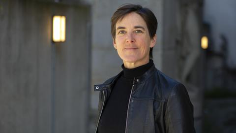 Porträt der belgischen Autorin und Journalistin Gaea Schoeters.