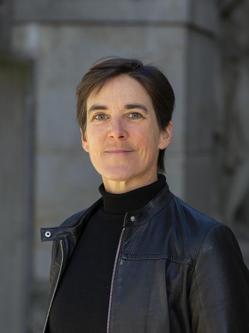 Porträt der belgischen Autorin und Journalistin Gaea Schoeters.