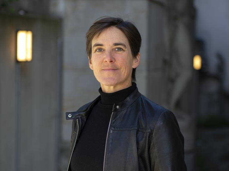 Porträt der belgischen Autorin und Journalistin Gaea Schoeters.