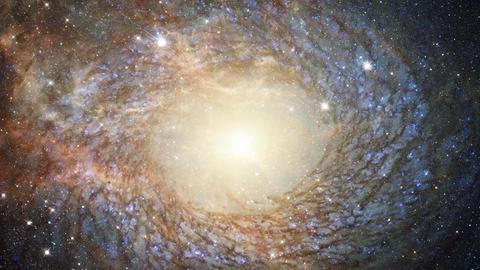 Viele Lichter bilden ein großes helles Licht im Dunkel: Galaxienhaufen.