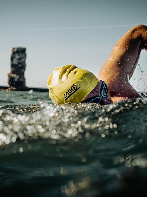 Der Extremschwimmer André Wiersig vor Helgoland