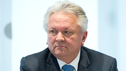 Armin Papperger, Vorstandsvorsitzender der Rheinmetall AG, CEO, Vorsitzender des Bereichsvorstands Defence der Rheinmetall AG, bei der Bilanzpressekonferenz 2019 in Düsseldorf