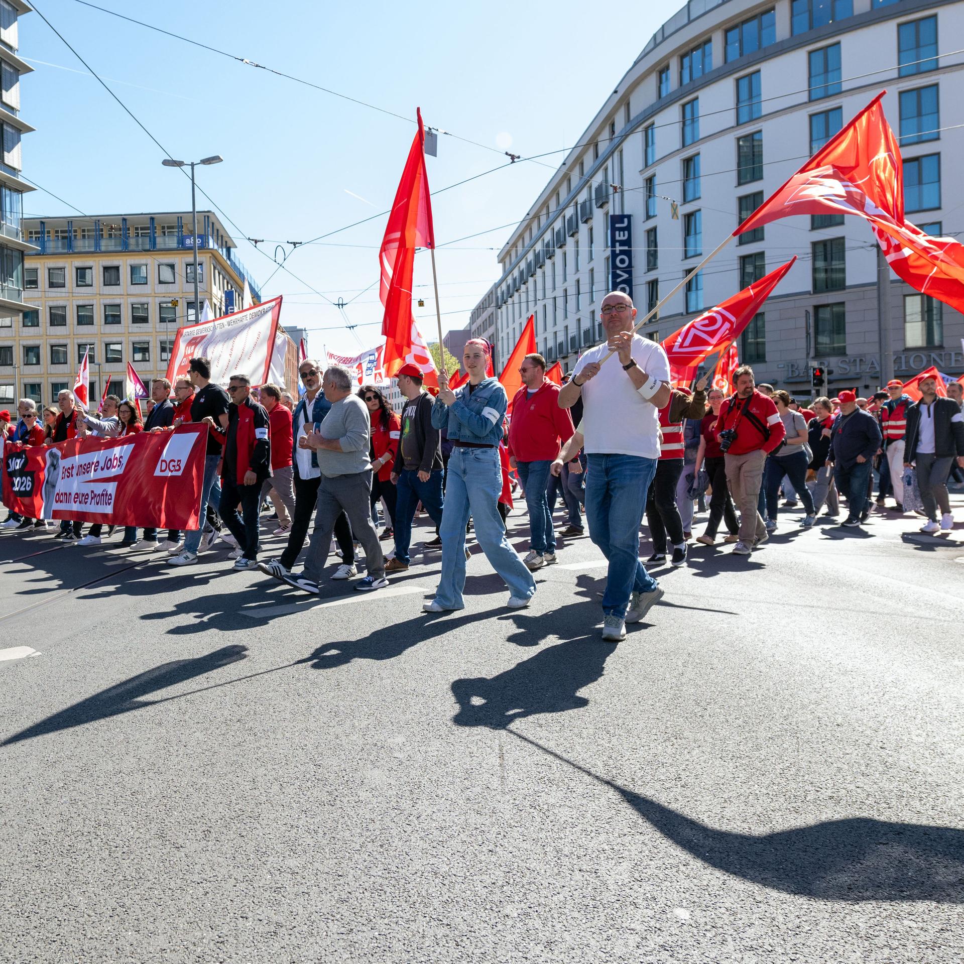 1.Mai - Zahlreiche Kundgebungen am Tag der Arbeit