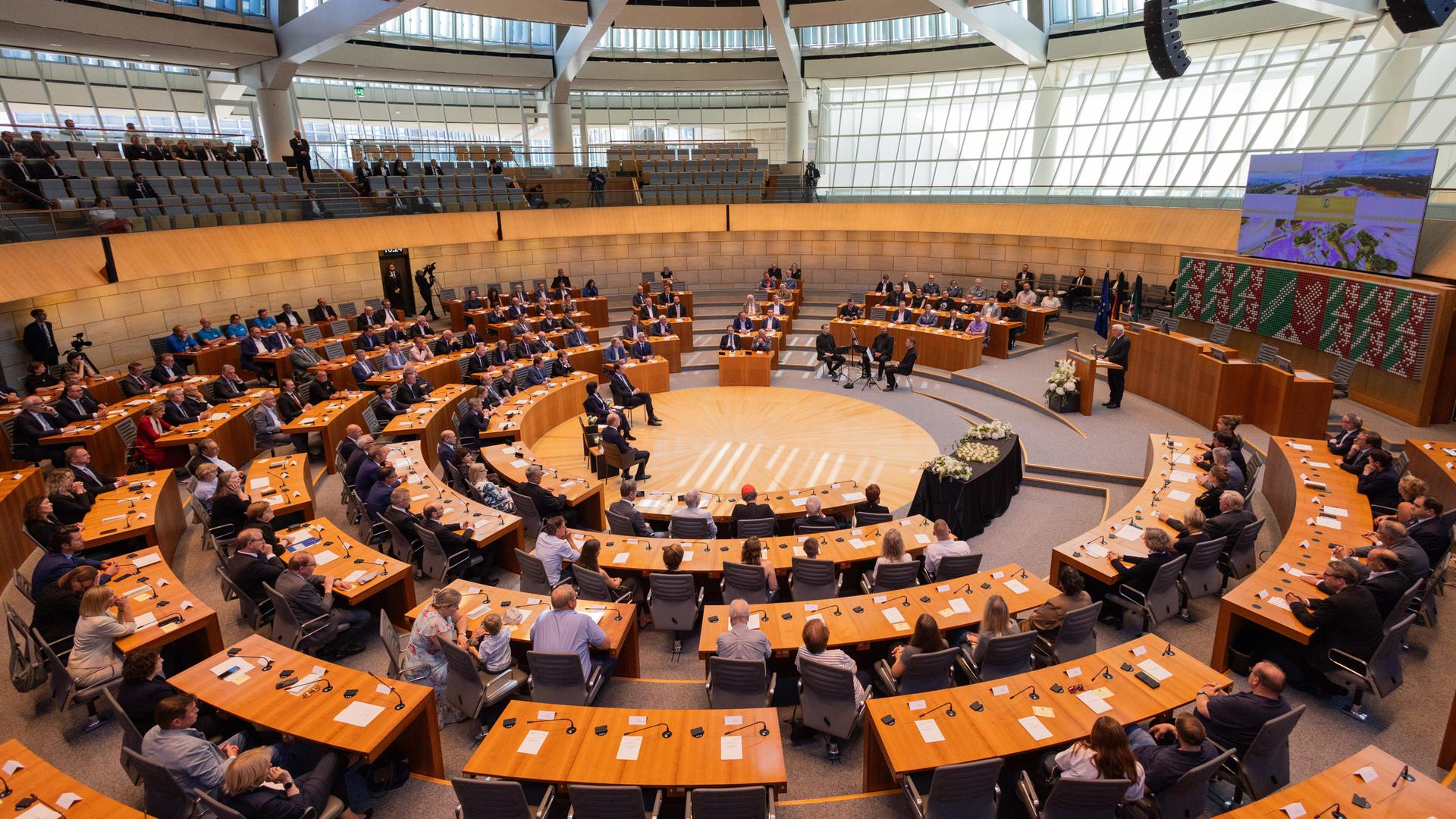 Bundespräsident Steinmeier spricht bei der Gedenkveranstaltung des Landtags und der Landesregierung zum fünften Jahrestag der Flutkatastrophe im Landtag.