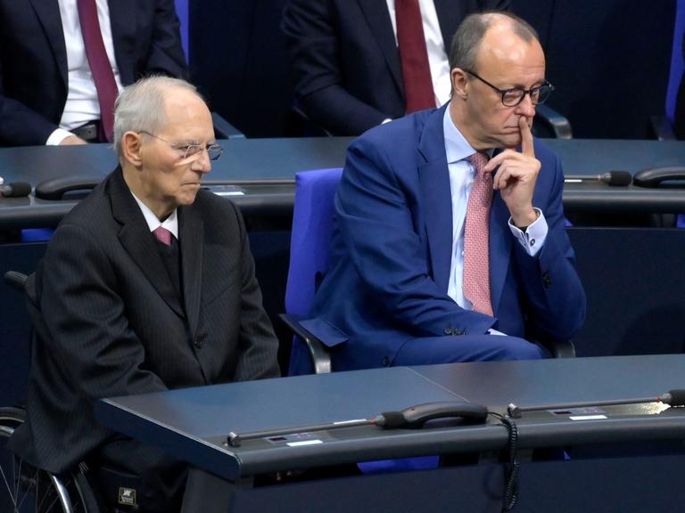 Wolfgang Schäuble und Friedrich Merz in der 76. Sitzung des Deutschen Bundestages im Reichstagsgebäude. Berlin, 15.12.2022