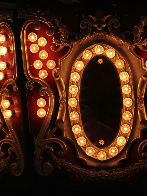 Lichterschmuck an einem Karussell