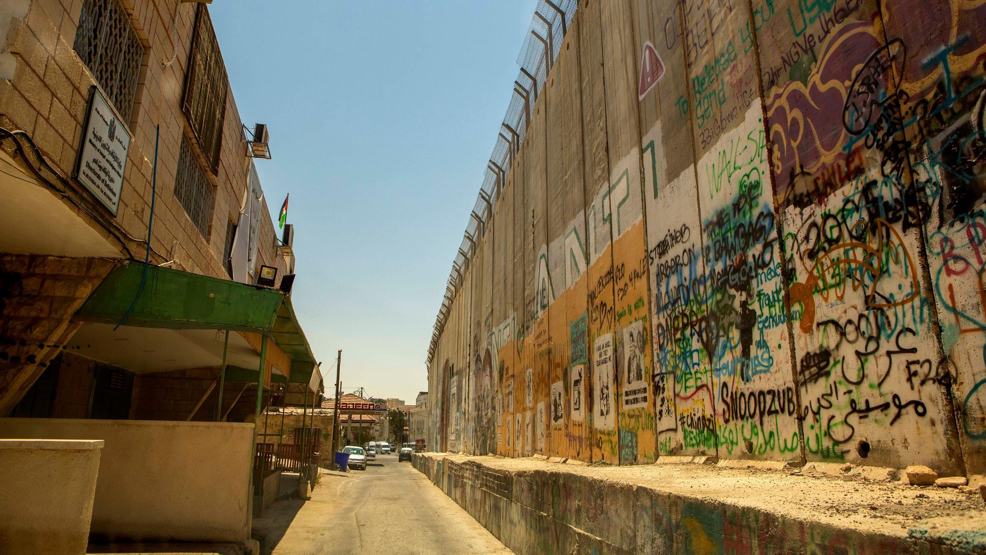 Die Mauer zwischen Bethlehem und Ost-Jerusalem. Sie ist bis zu acht Meter hoch.