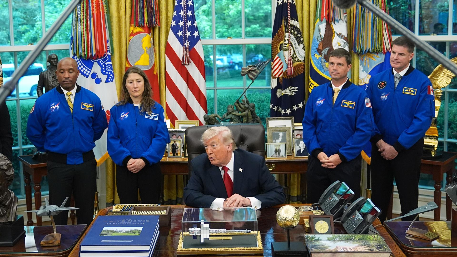 US-Präsident Donald Trump trifft sich mit den Artemis-II-Astronautenim Weißen Haus. 
