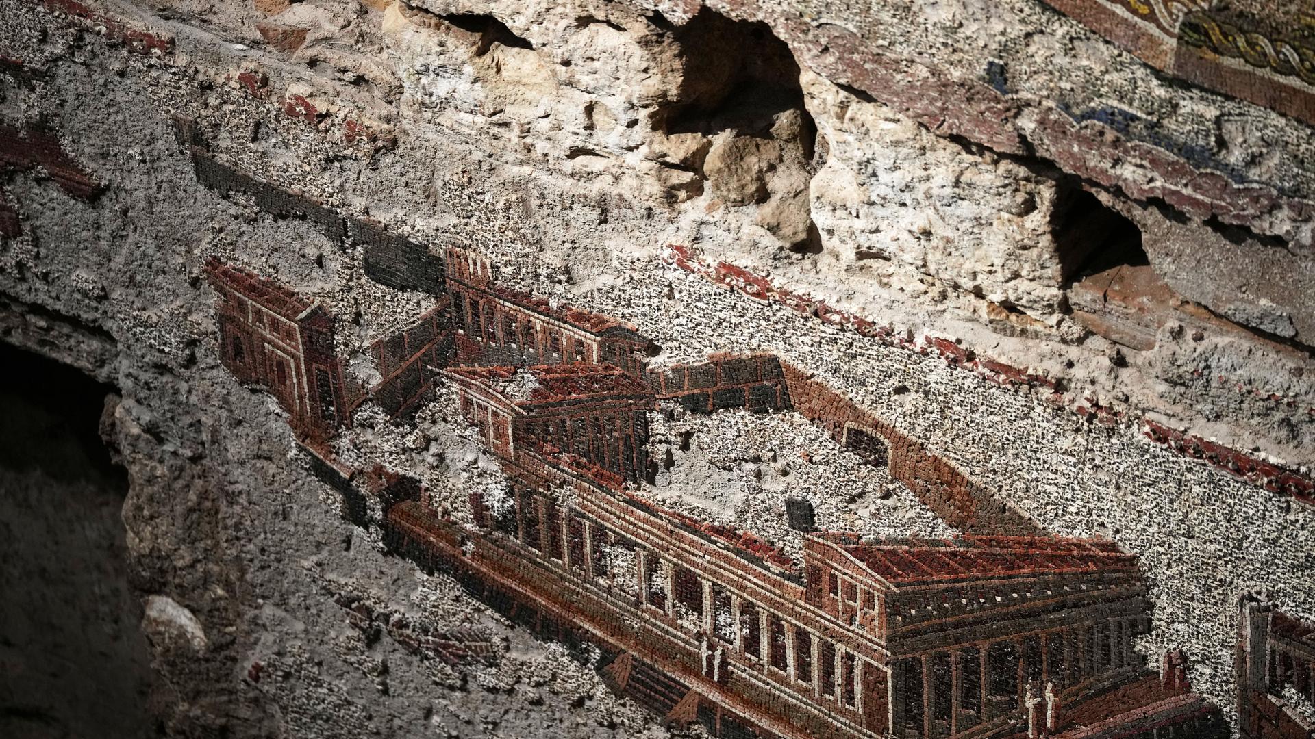 Ein Ausschnitt des restaurierten, 15 Meter langen antiken Wandmosaiks aus der Ausgrabungsstätte "The Painted City", das Ende der 1990er Jahre in den unterirdischen Anlagen entdeckt wurde.