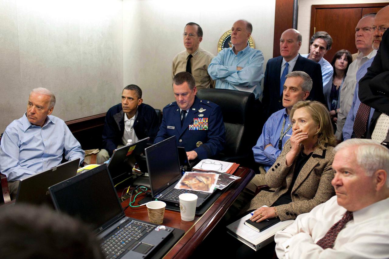 US-Präsident Barack Obama und sein Team beobachten per Videoschalte die Tötung von Osama bin Laden.