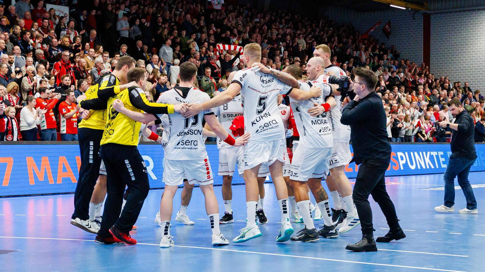 Handball - Melsungen Und Flensburg Erreichen Pokal-Finalrunde