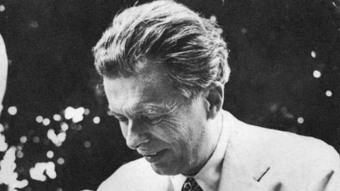 Schwarz-Weiß-Fotografie des britischen Schriftstellers Aldous Leonard Huxley.