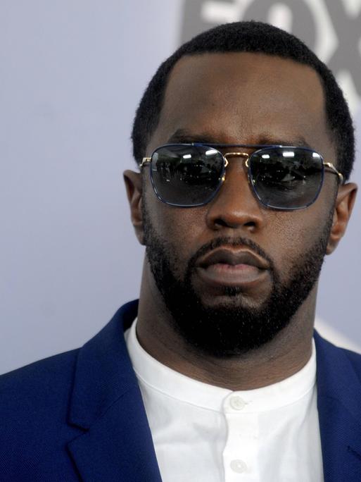 Sean Combs mit Sonnenbrille bei einer Programmpräsentation des Fox Networks 