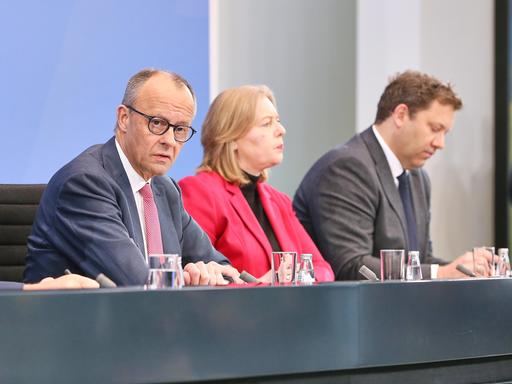 CSU-Chef Markus Söder, Bundeskanzler Friedrich Merz (CDU), Bundesministerin für Arbeit und Soziales Bärbel Bas (SPD), Bundesminister der Finanzen Lars Klingbeil (SPD)