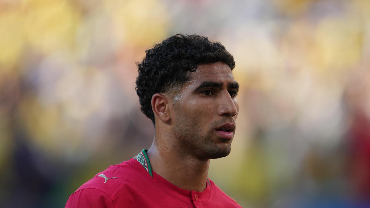 Achraf Hakimi im Triko im Porträt