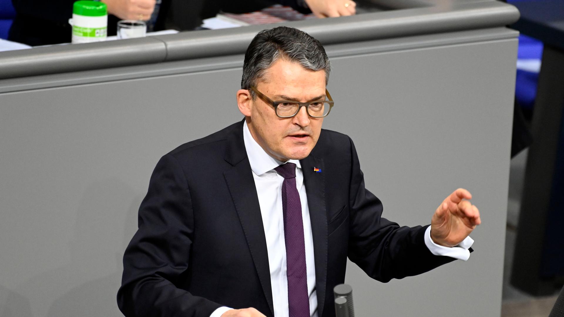 Der CDU-Politiker Roderich Kiesewetter in der 14. Sitzung des Deutschen Bundestages im Reichstagsgebäude