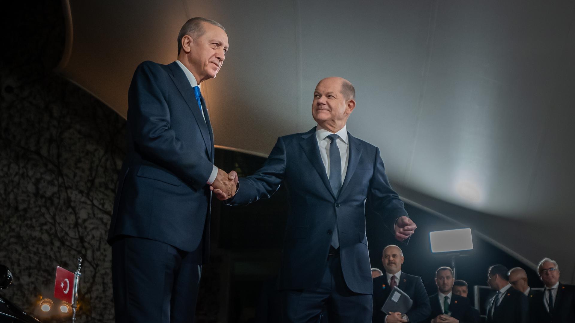 Bundeskanzler Olaf Scholz (SPD) empfängt Recep Tayyip Erdogan, Präsident der Türkei, zu einem Gespräch und Abendessen im Bundeskanzleramt.