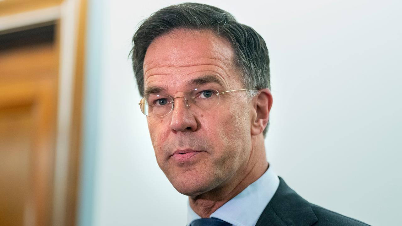 Nato-Generalsekretär Mark Rutte blickt in die Kamera.