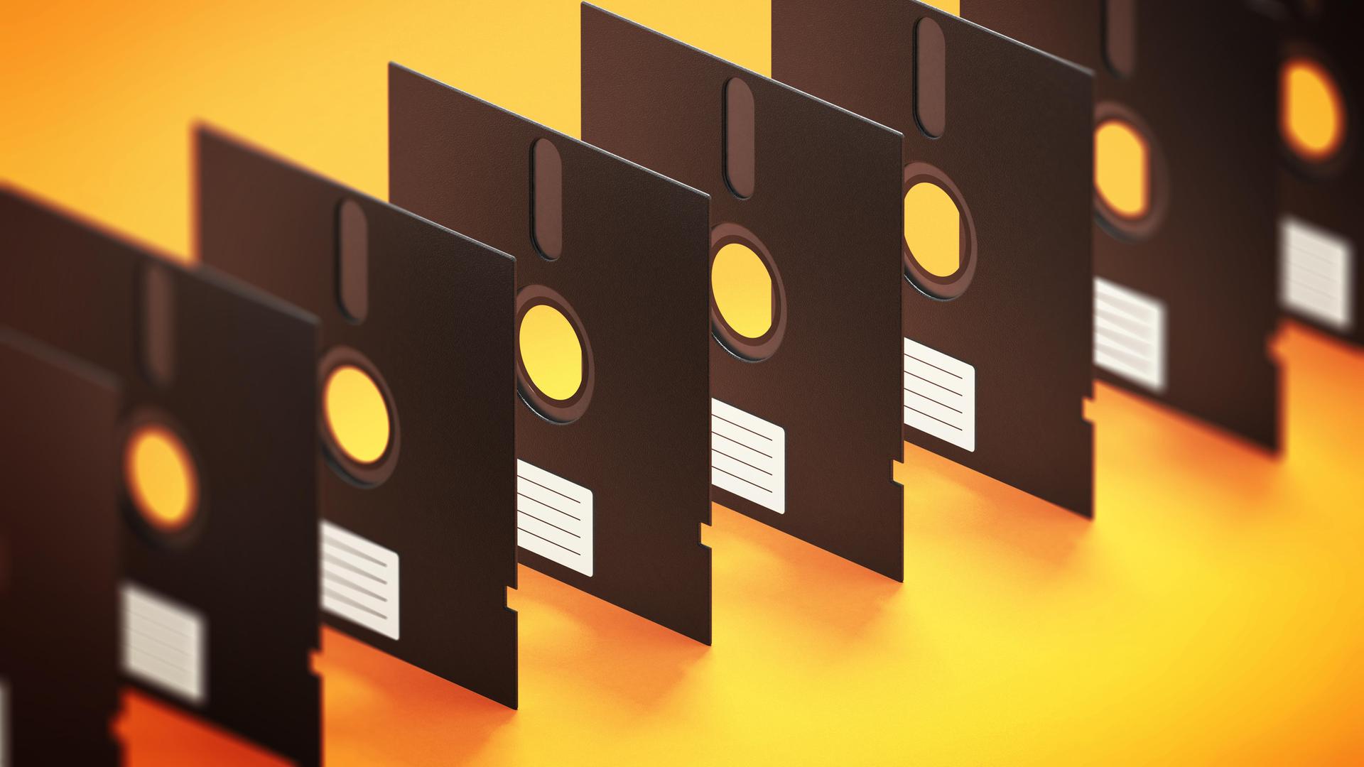 Eine alte 8,5" Floppy-Diskette. Zunehmend macht es Schwierigkeiten, Daten von solch alten Speichermedien zu lesen Eine alte 8,5" Floppy-Diskette. Zunehmend macht es Schwierigkeiten, Daten von solch alten Speichermedien zu lesen