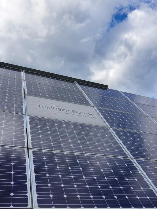Solarpaneele auf dem Gelände des Neue Energien Forum Feldheim.