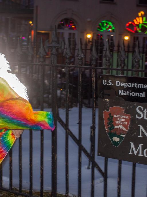 Stonewall National Monument in New York City, 10. Februar 2026. Eine Gruppe protestierte dagegen, dass Trump die Entfernung einer Regenbogenfahne an diesem Ort angeordnet hatte.