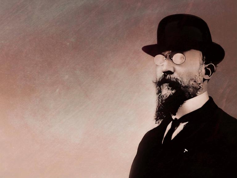 Erik Satie, französischer Komponist und Pianist, in einem digital bearbeiteten Porträt nach einer Fotografie