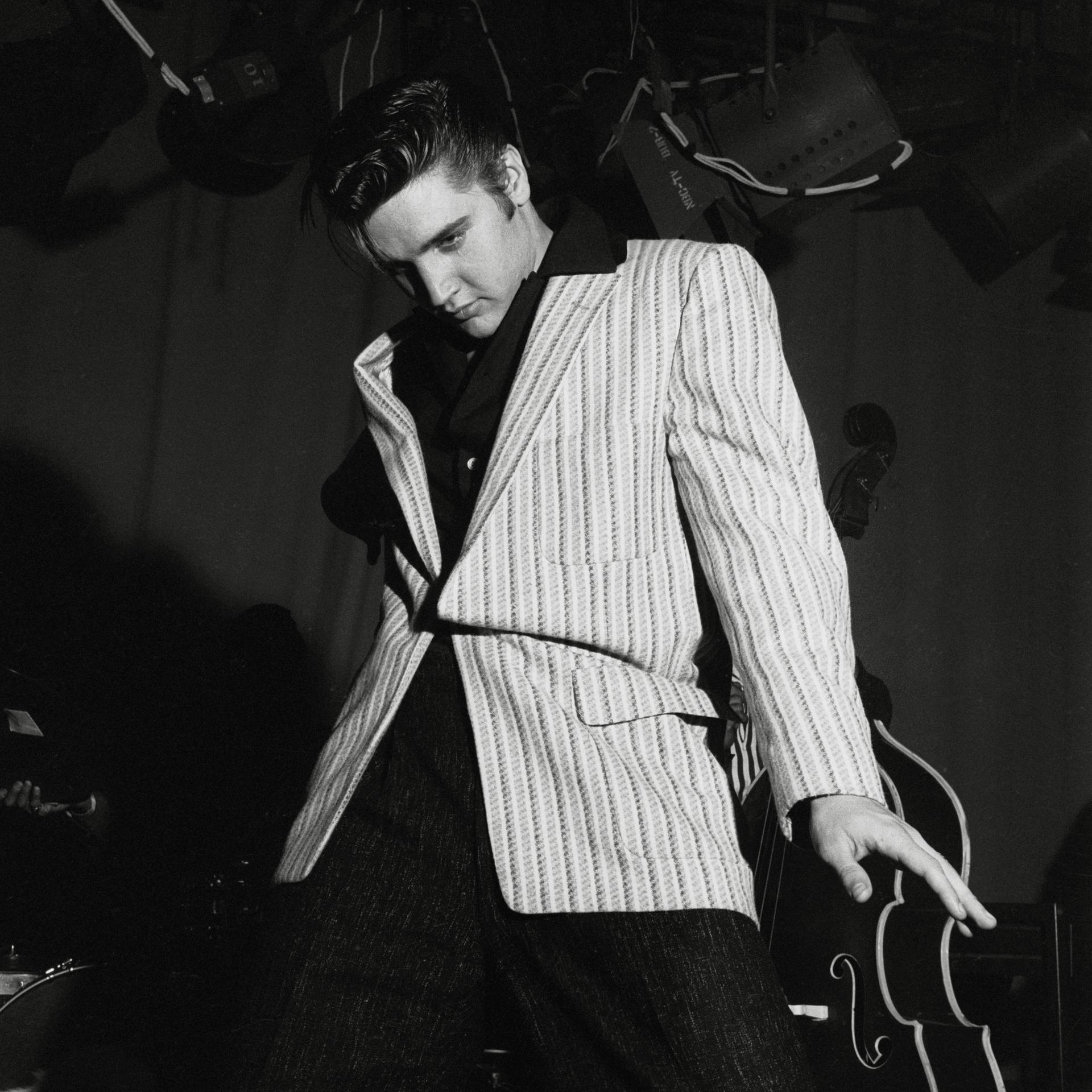 Elvis Presley - Sein Hüftschwung löste eine Massenhysterie aus