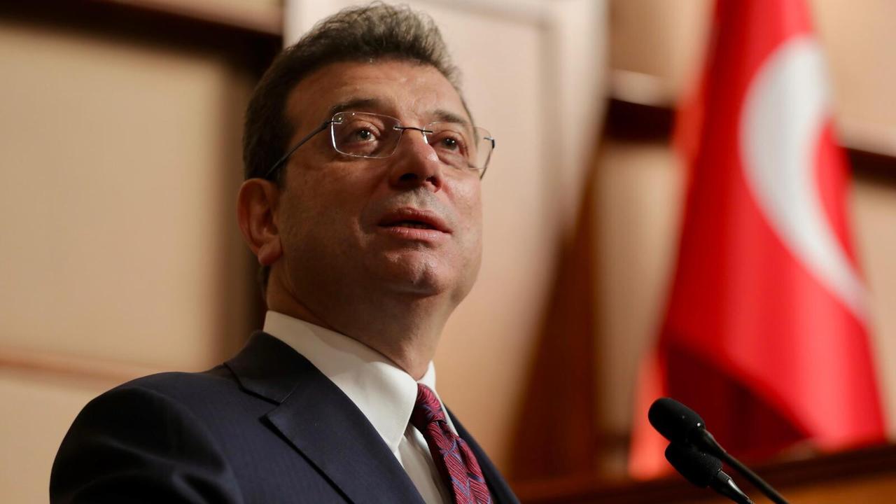 Der türkische Oppositionspolitiker Ekrem Imamoglu bei einer Rede.