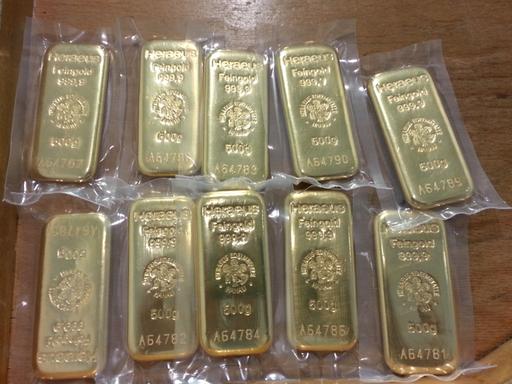 In Plastik eingeschweißte Goldbarren 