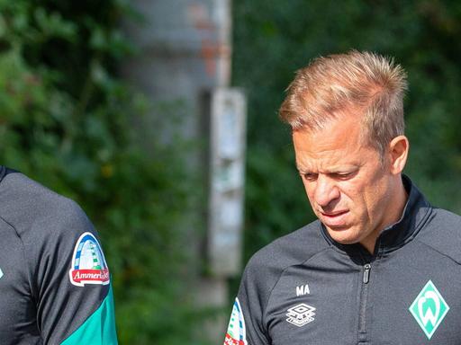 Bremens bisheriger Cheftrainer Markus Anfang (r.) und sein Assistent Florian Junge