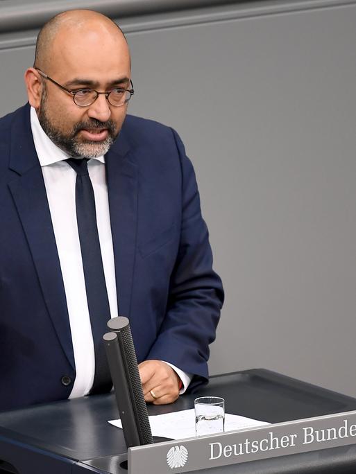 Omid Nouripour (Bündnis 90/Die Grünen) spricht im Bundestag.