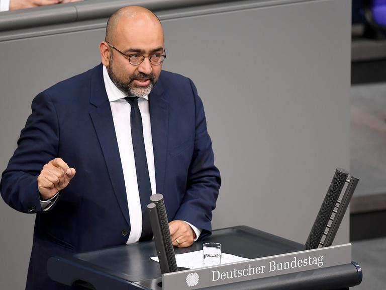 Omid Nouripour (Bündnis 90/Die Grünen) spricht im Bundestag.