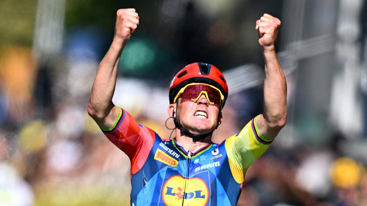 Der Däne Mads Pedersen vom Team Lidl-Trek, hier beim Überqueren der Ziellinie der 4. Etappe der Tour de France 2026.
