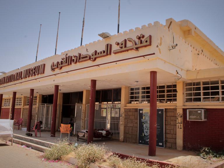 Das Bild zeigt das beschädigte Nationalmuseum des Sudans am 3. April 2025