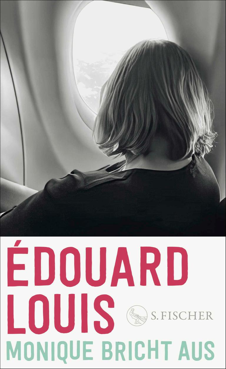 Buchcover: Édouard Louis "Monique bricht aus" steht auf dem Cover. Eine Frau von hinten fotografiert in schwarz-weiß blickt aus einem Flugzeugfenster.