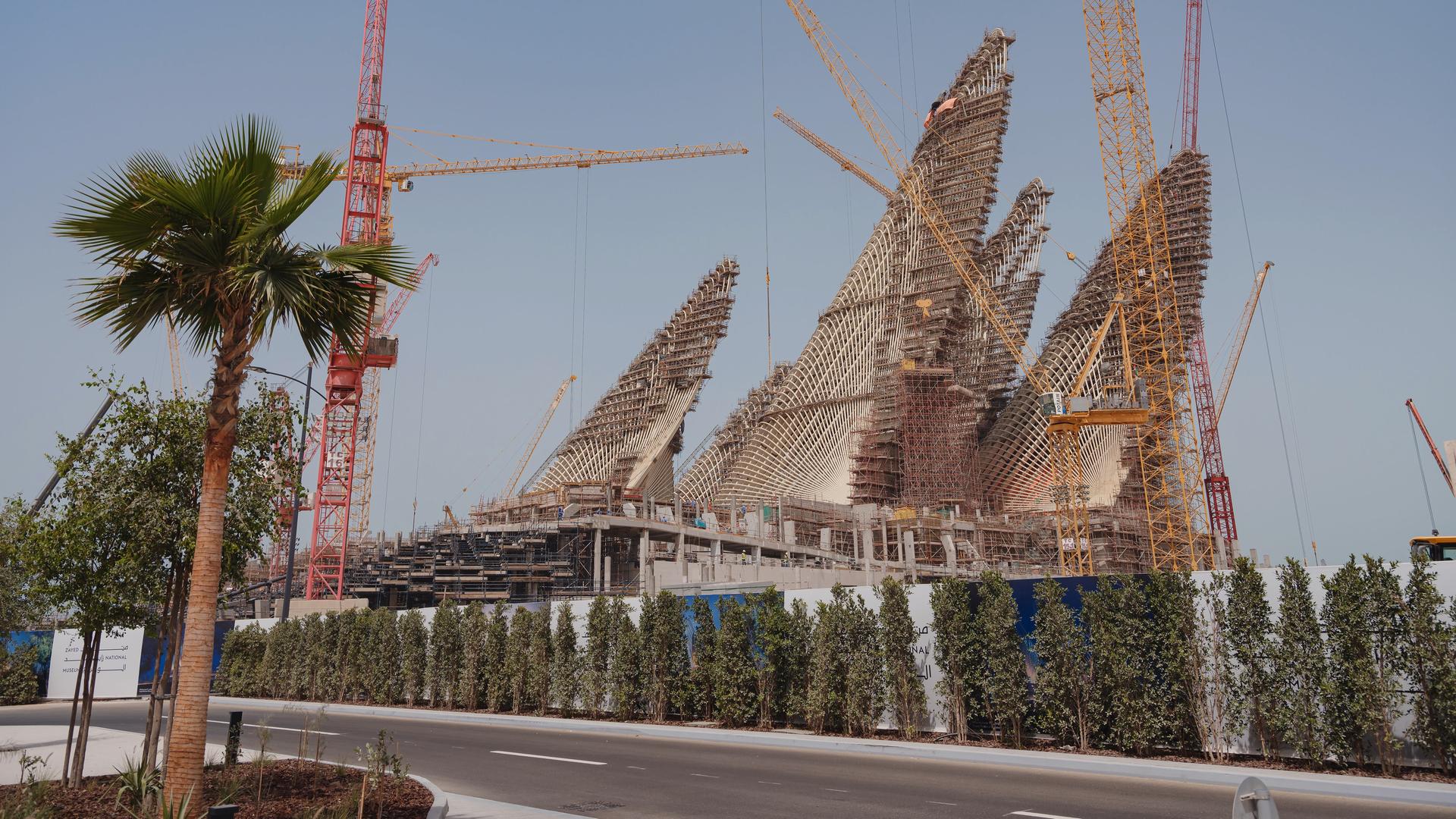 Das Zayed Nationalmuseum in Abu Dhabi, Vereinigte Arabische Emirate - hier ein Bild aus der Zeit des Baus aus dem Jahr 2023