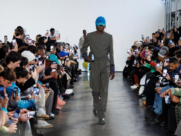 Laufsteg während der Pariser Modewoche Herrenmode im Januar 2024