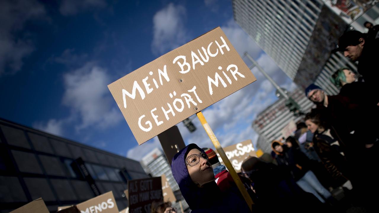 Schwangerschaftsabbruch - Verbände legen Entwurf für Legalisierung von
